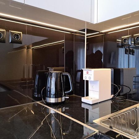 Luxury Suite พาทรา ภายนอก รูปภาพ