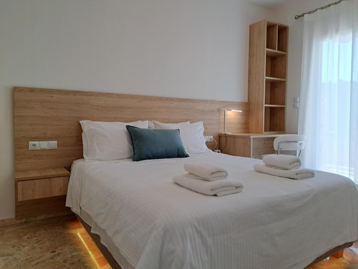 Luxury Suite พาทรา ภายนอก รูปภาพ