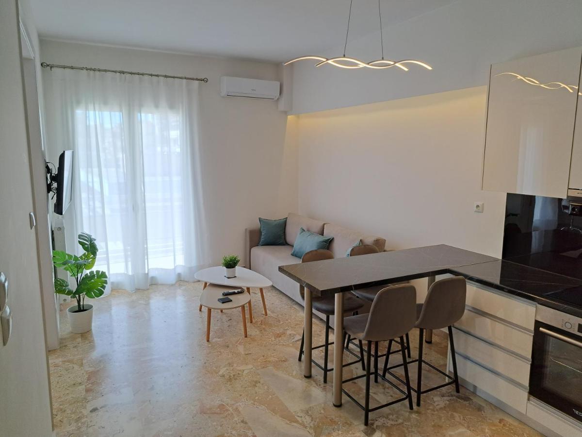 Luxury Suite พาทรา ภายนอก รูปภาพ