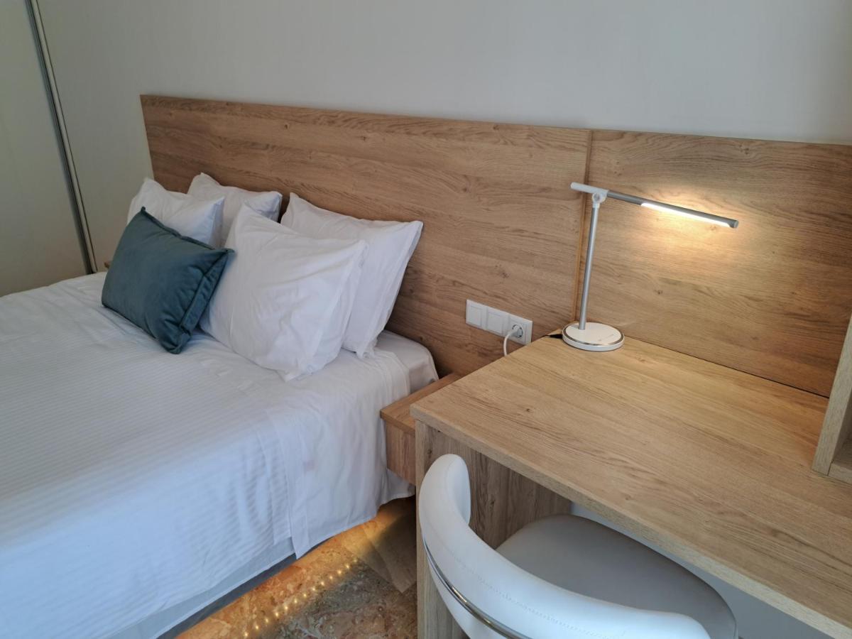 Luxury Suite พาทรา ภายนอก รูปภาพ