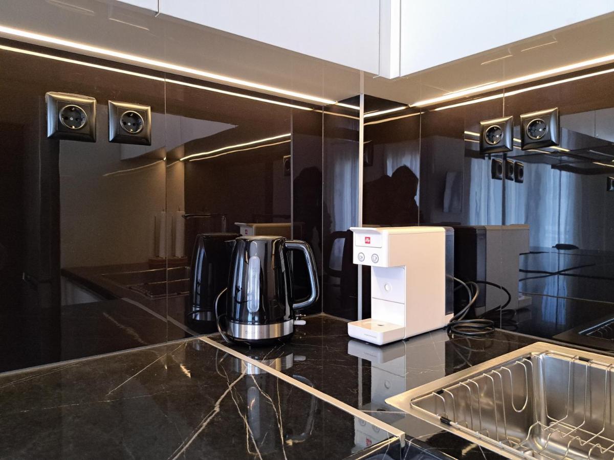 Luxury Suite พาทรา ภายนอก รูปภาพ